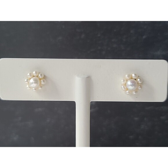 10K Yellow Gold Pearl Cluster Flower Shaped Stud Post Earrings Vintage - Picture 4 of 10